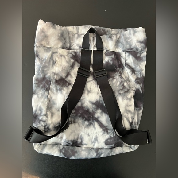 Victoria's Secret PINK Backpack Drawstring convertible fanny Pack NWOT New Gray - Picture 2 of 10